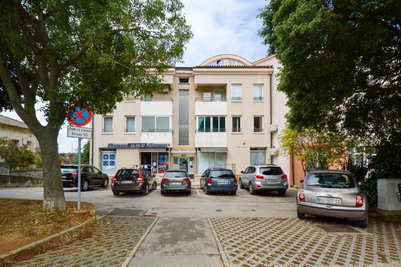 Lungo Mare Apartment Pula Exterior photo